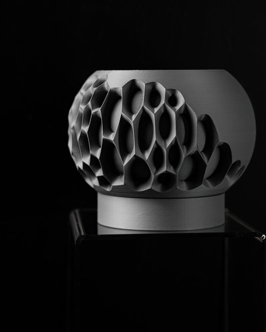 Moderner Blumentopf mit Drainage "Suriv"| Exklusiv 3D gedruckter Topf für Blumen & Pflanzen